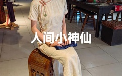 女人蹬坑小便视频
